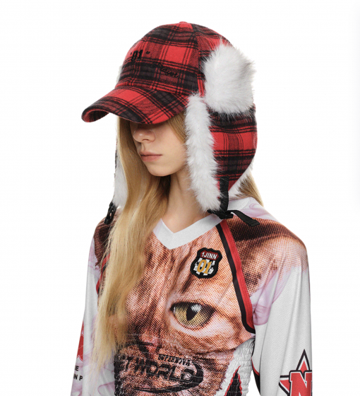 Alternative view of IN STOCK | RED POM-POM FUR BASEBALL CAP (CAN BE WORN 2 WAYS)