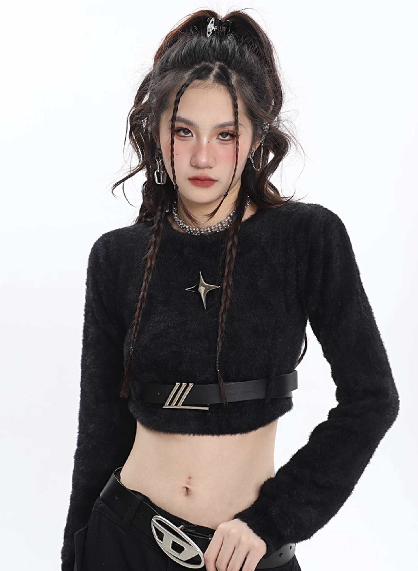 IN STOCK | YOKO WITH STAR BROOCH AND BELT KNIT TOP