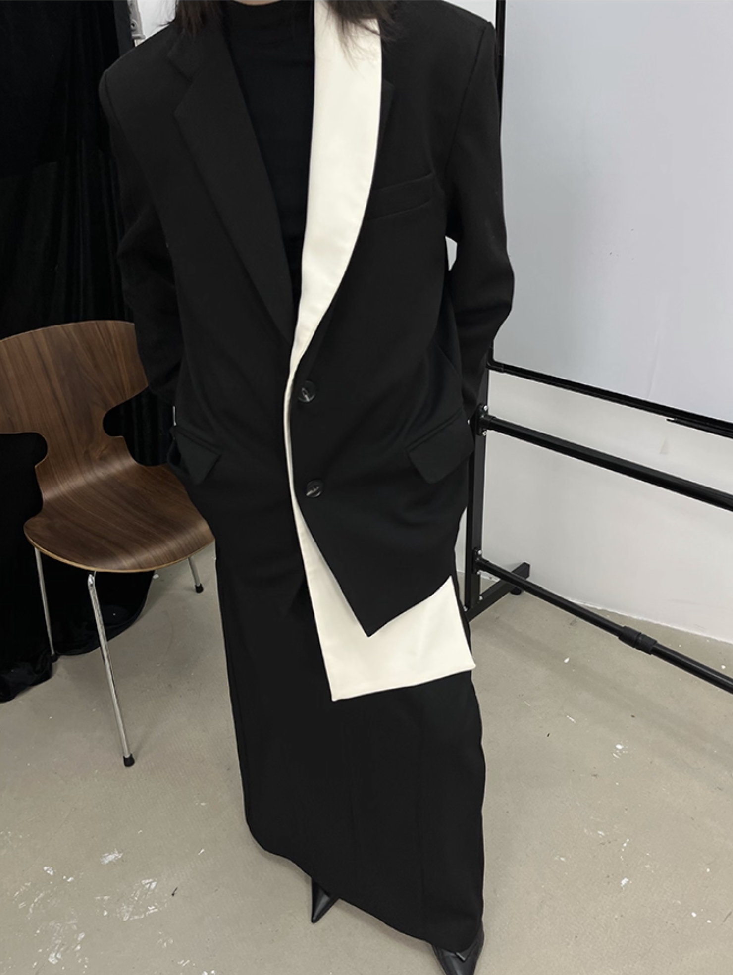 IN STOCK | KALANI COLOUR-BLOCKED LAPEL BLAZER - Image 2