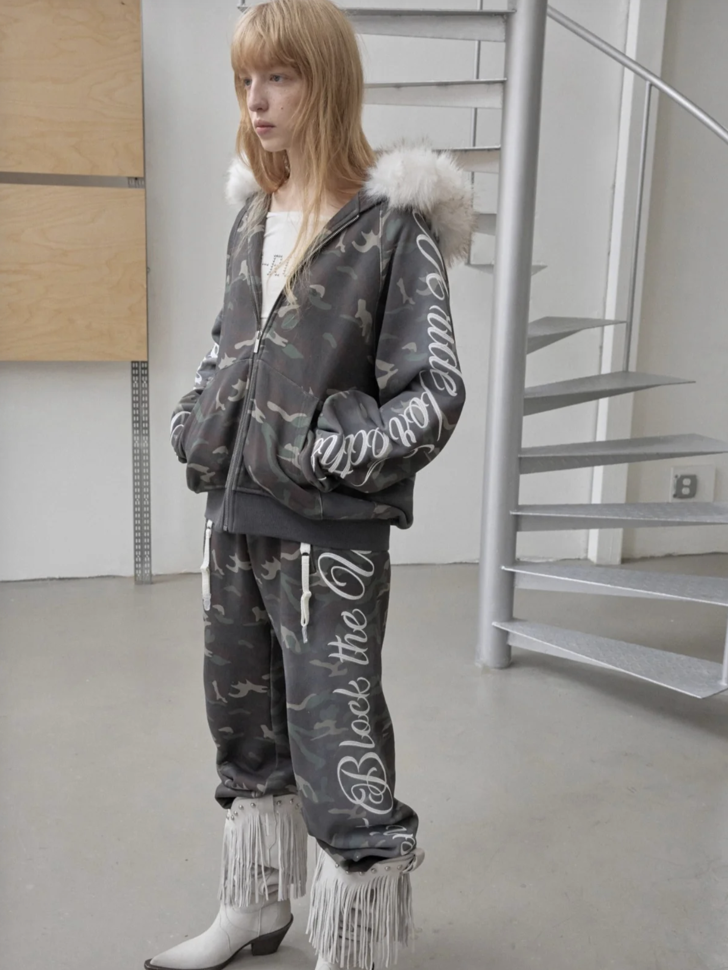 IN STOCK ♱ FAUX-FUR HOODED SWEATSHIRT❗️DETACHABLE HOOD❗️& SWEATPANTS SET - Image 5
