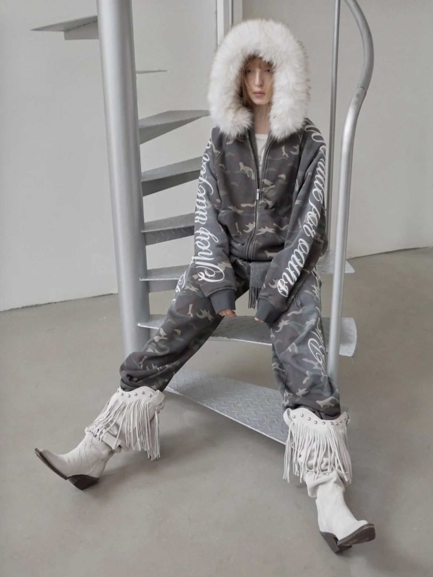 IN STOCK ♱ FAUX-FUR HOODED SWEATSHIRT❗️DETACHABLE HOOD❗️& SWEATPANTS SET - Image 3