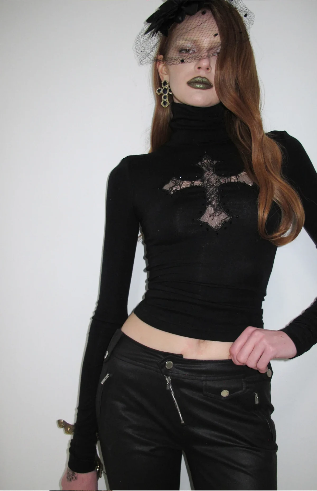 1JINN lace cross rhinestone turtleneck
