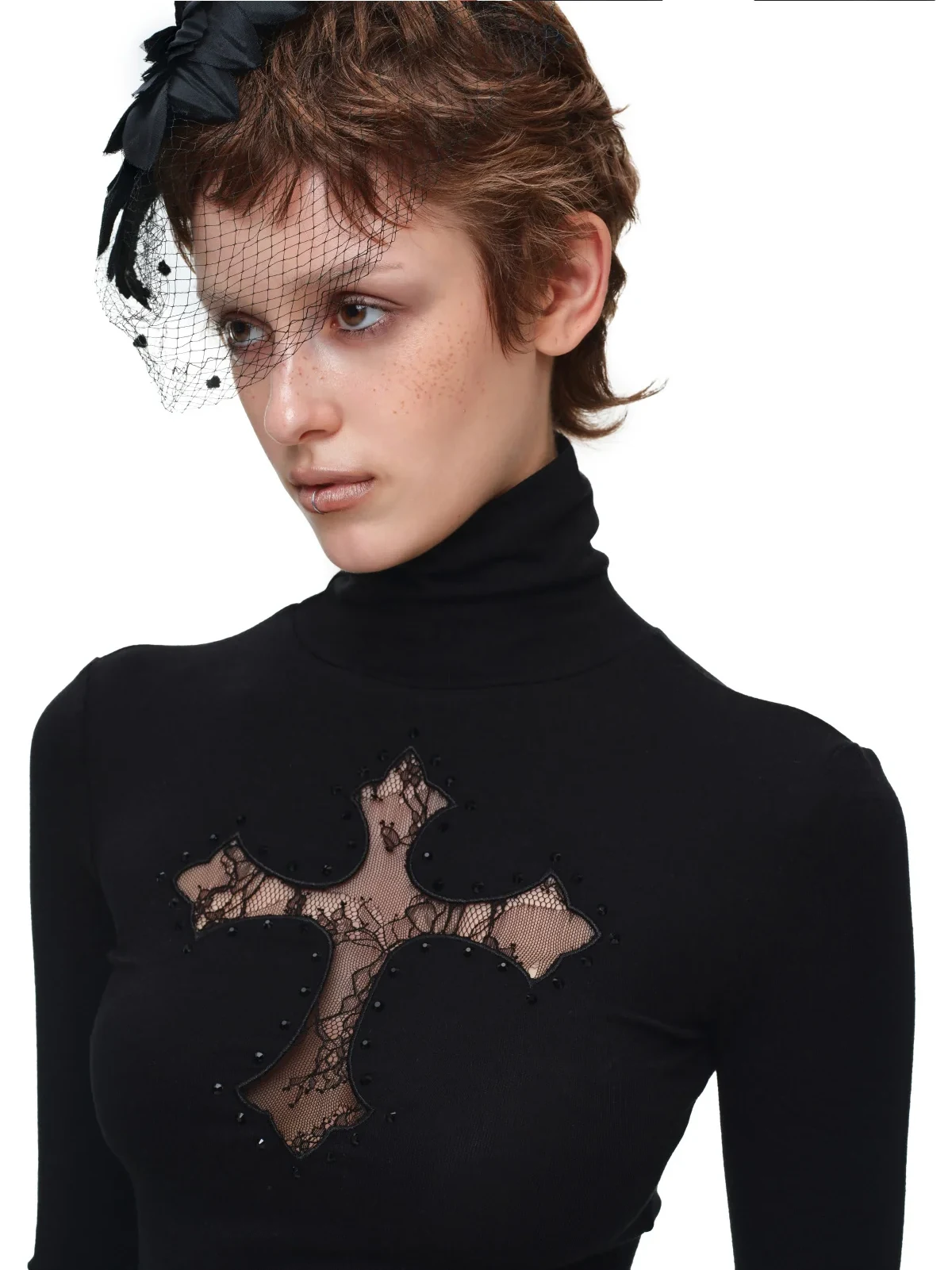 1JINN lace cross rhinestone turtleneck