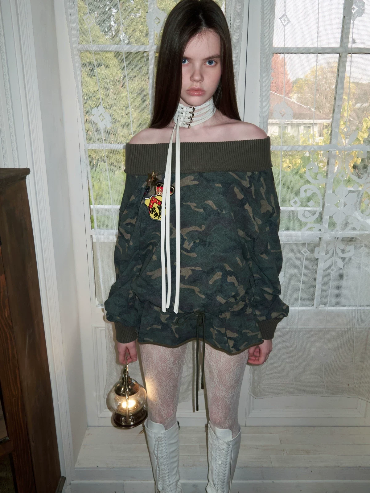 1JINN off-shoulder camo sweatshirt