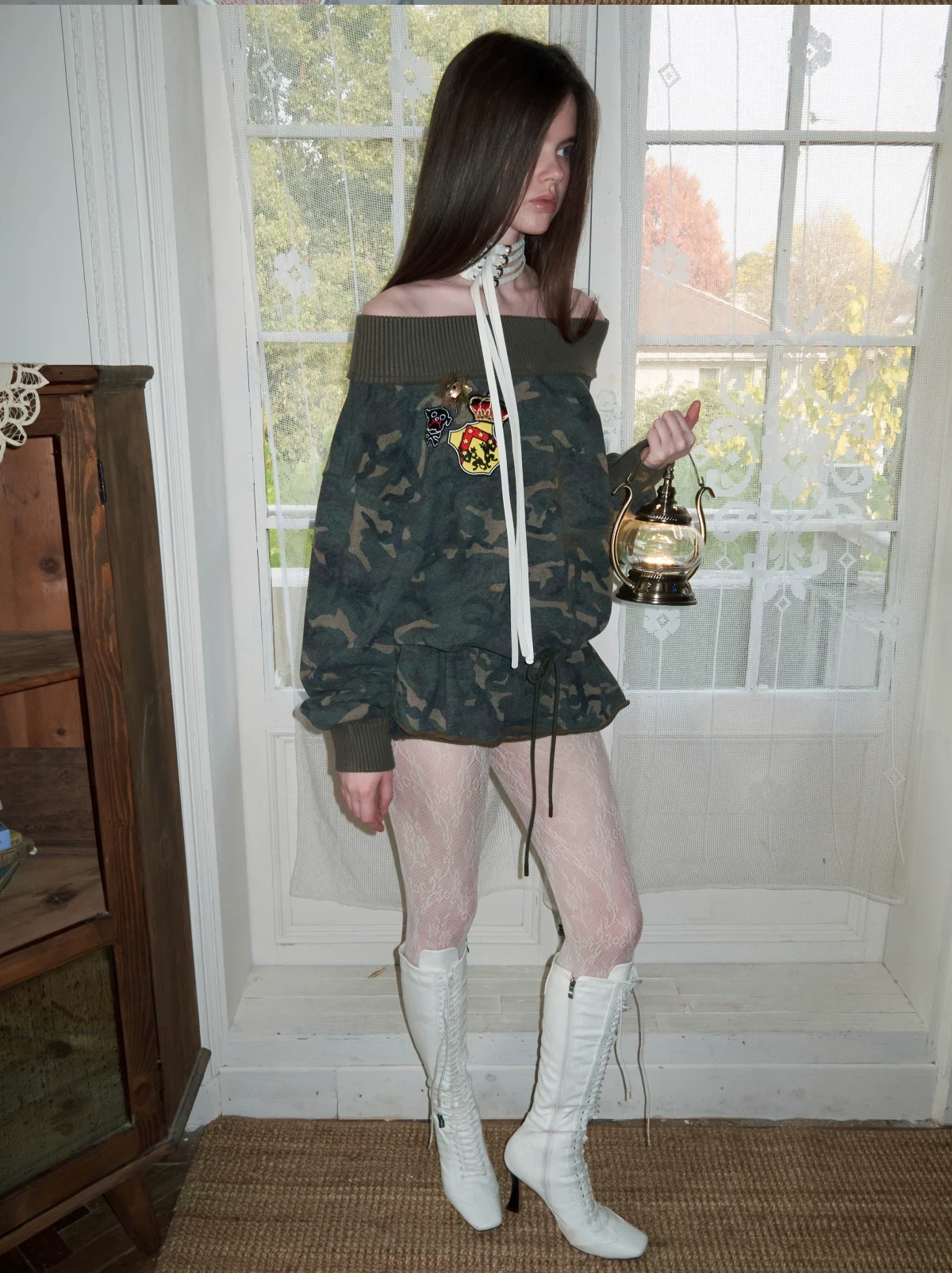 1JINN off-shoulder camo sweatshirt