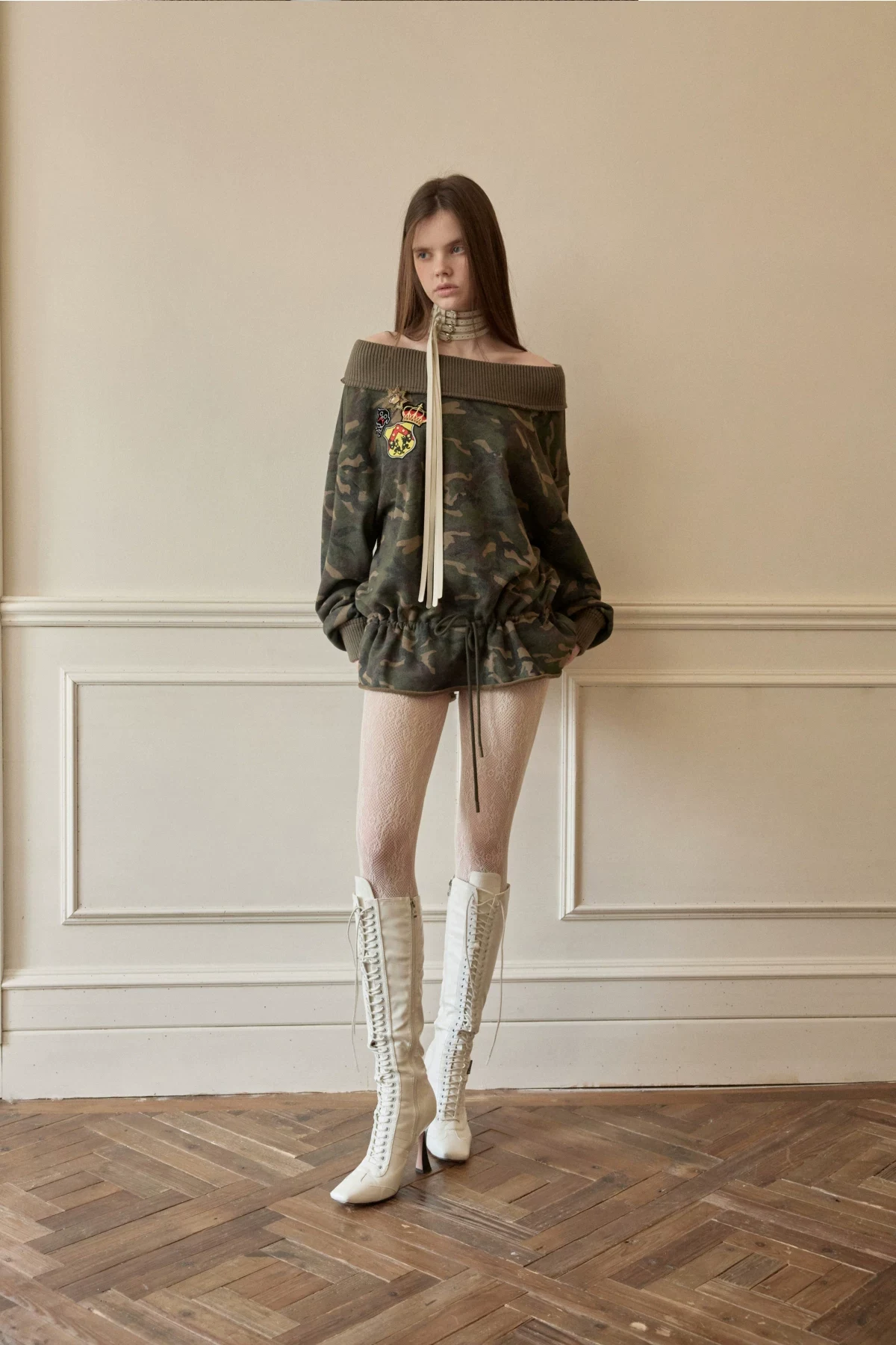 1JINN off-shoulder camo sweatshirt