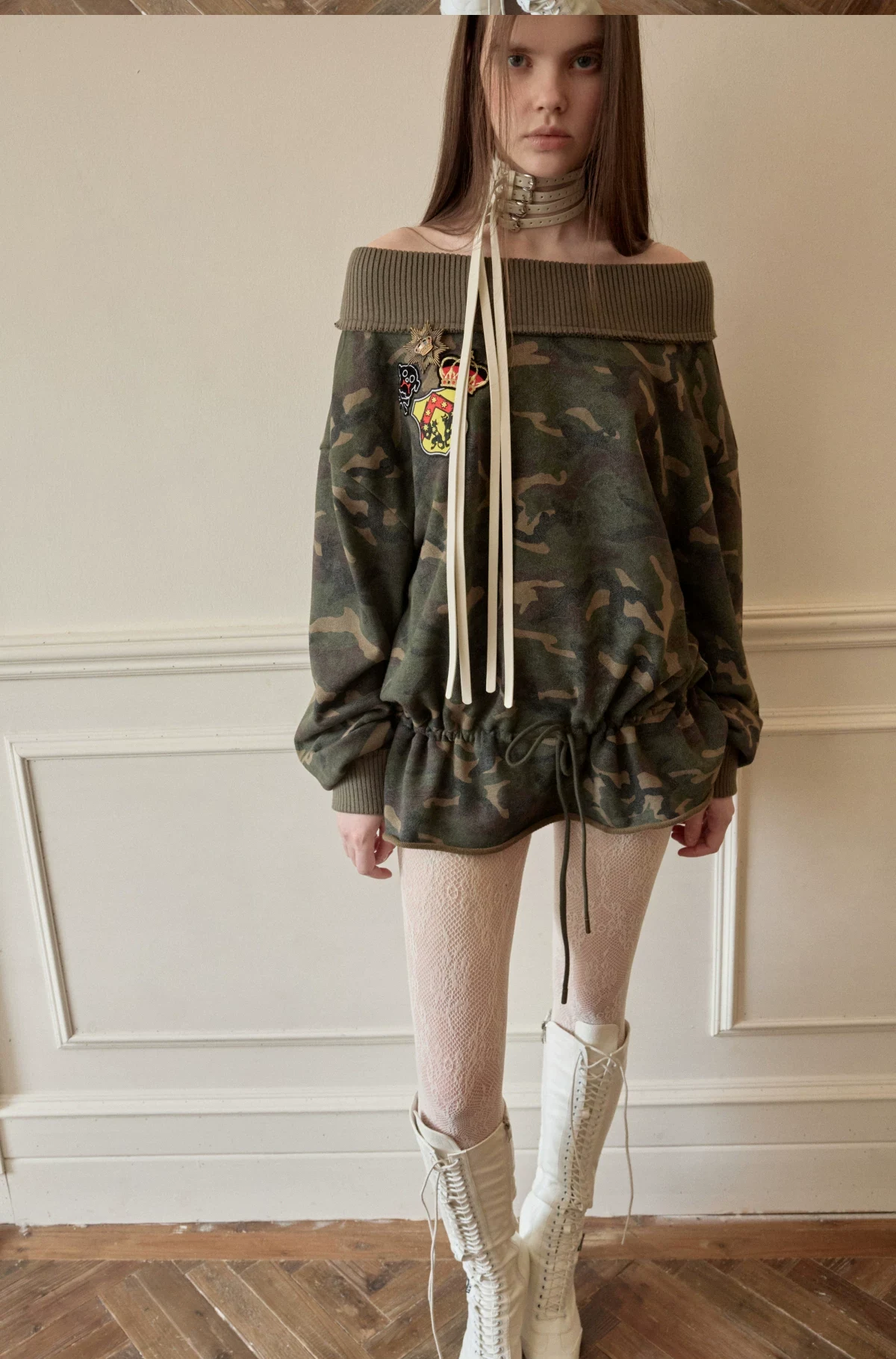 1JINN off-shoulder camo sweatshirt