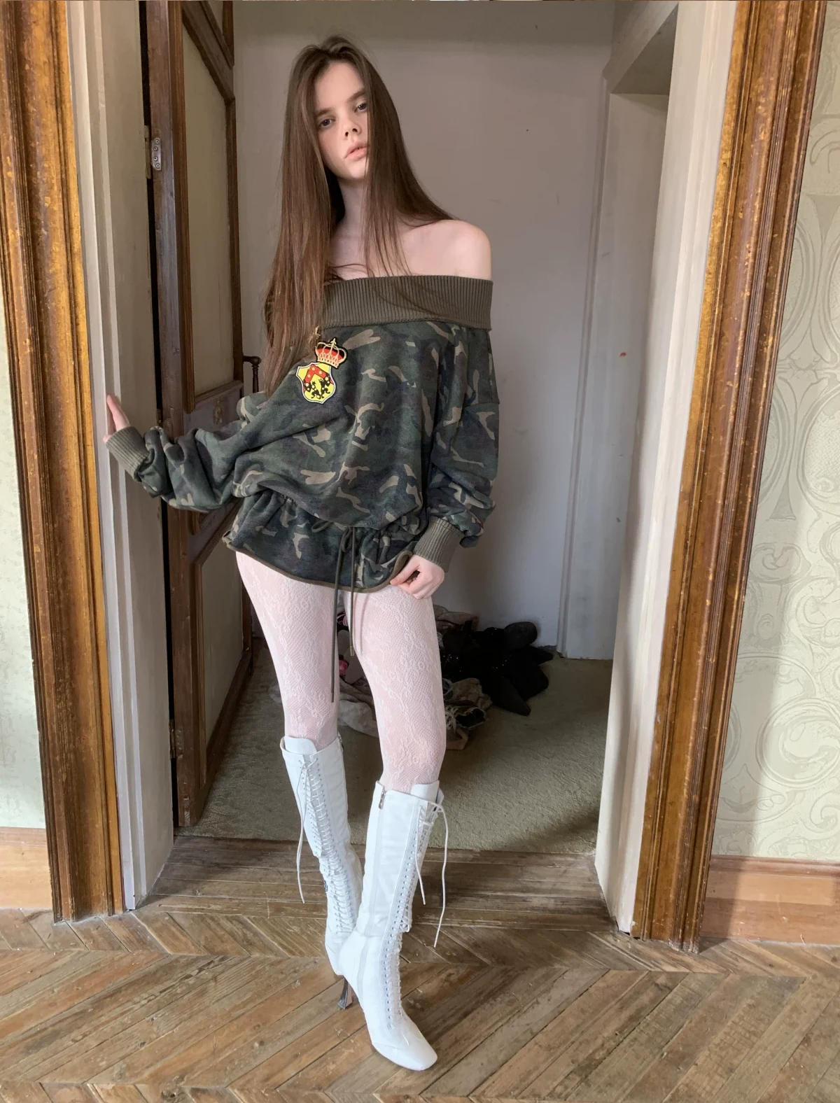 1JINN off-shoulder camo sweatshirt