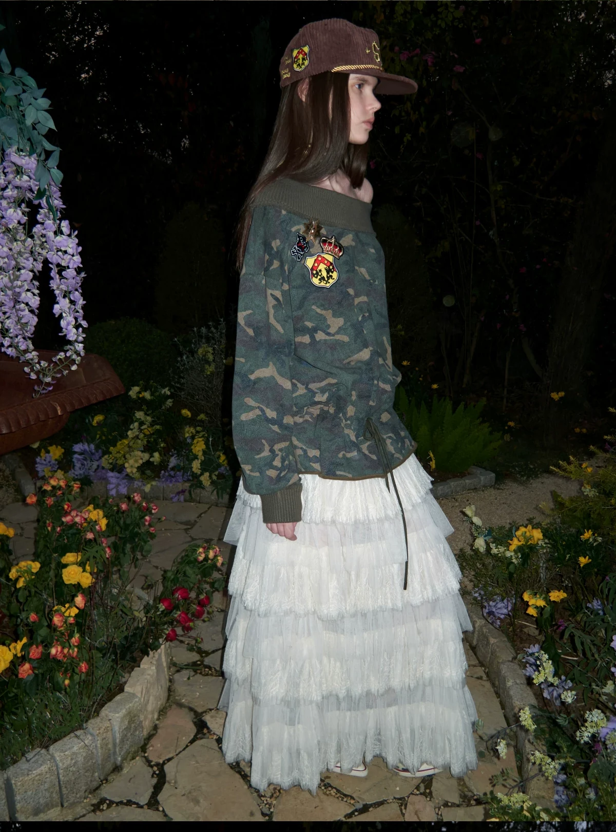 1JINN off-shoulder camo sweatshirt