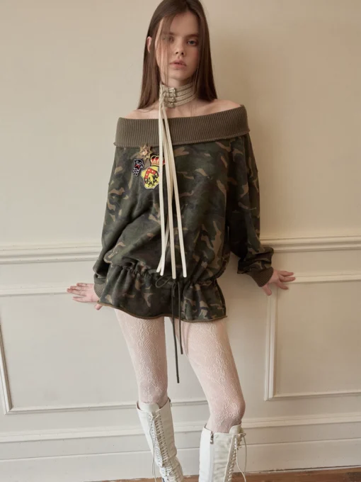 Alternative view of IN STOCK ♱ OFF-SHOULDER CAMO SWEATSHIRT