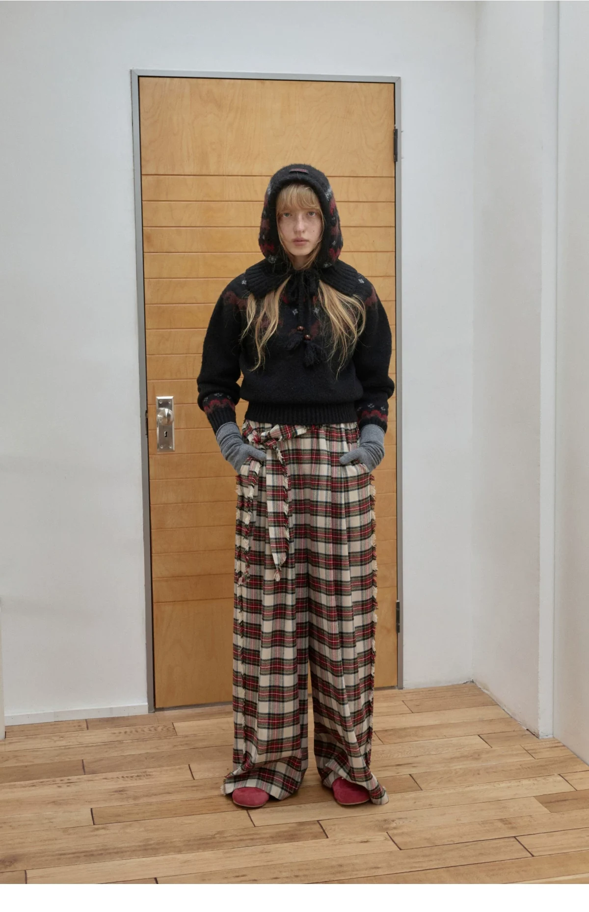 1Jinn Fair Isle Pony Jacquard Knit Hood 4