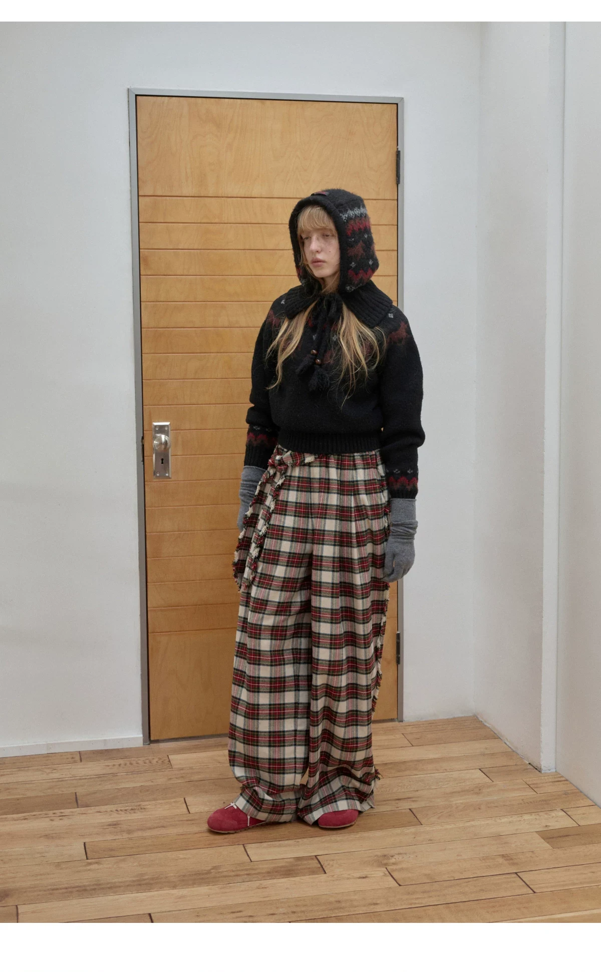 1Jinn Fair Isle Pony Jacquard Knit Hood 5