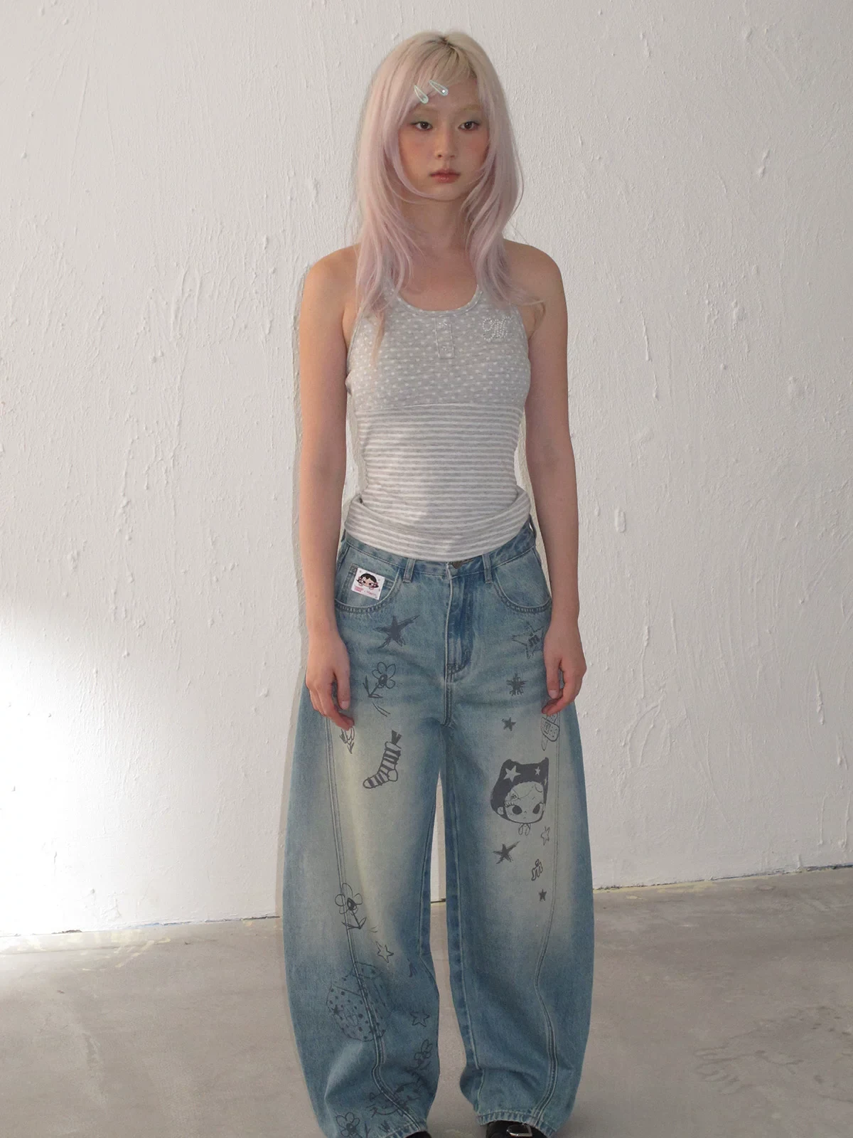 Masoomake Xiaoman Graffiti Print Barrel Leg Jeans 17